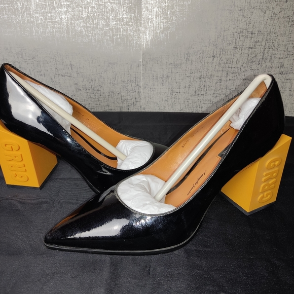 Graciana Black Patent Leather Silp On Heels - Picture 1 of 11